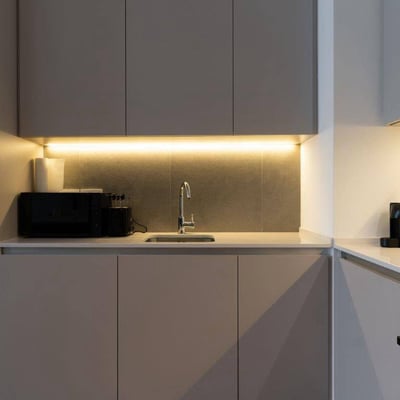 Alquiler de un apartamento completamente nuevo de dos habitaciones en un complejo residencial premium, 55 m², Belgrado, Belgrade Waterfront, Serbia